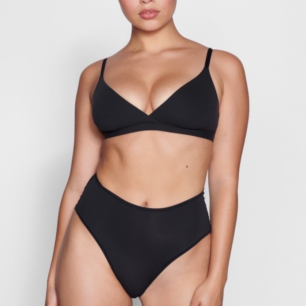 SKIMS Fits Everybody Crossover Bralette Onyx Black Size [ S ] Small
